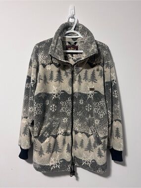 Vintage Winter-Print Sweater - Made in Canada - Farwest